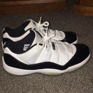 Jordan 11 concord lows